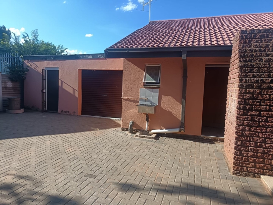 3 Bedroom Property for Sale in Riviera Northern Cape